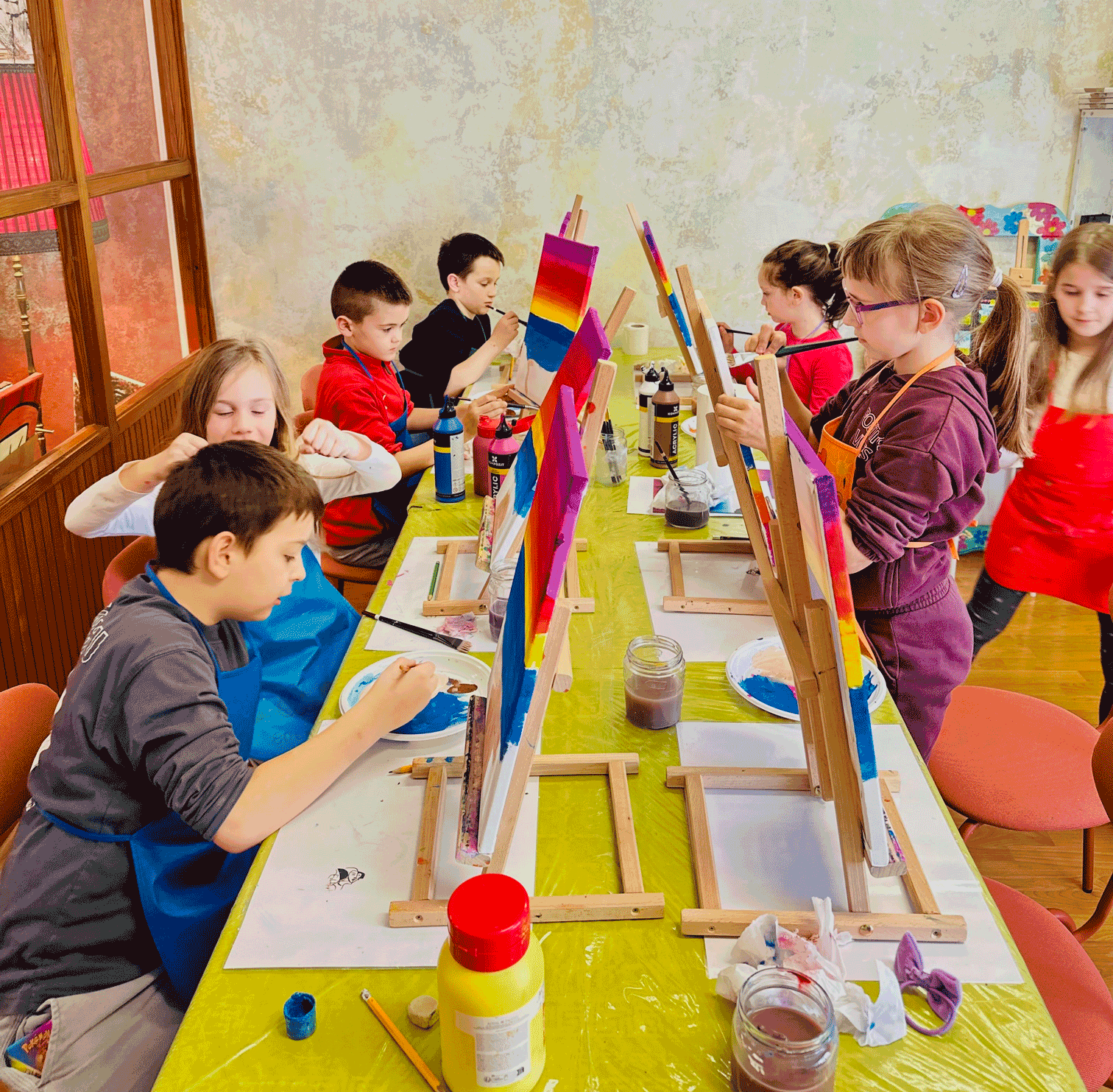 Children painting during an Editart workshop